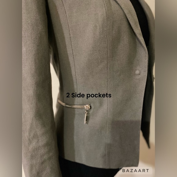 H & M  blazer 
Long sleeve- 2 side pockets 
Size 4 
EUR 34
160/80A
96% ALGODÓN - Picture 11 of 16